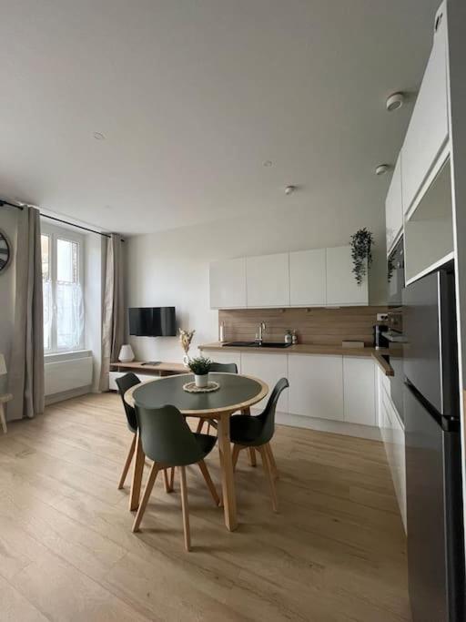 Joli Appartement Avec Parking - Proche Centre Ville Chartres Zewnętrze zdjęcie