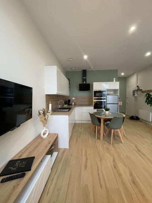 Joli Appartement Avec Parking - Proche Centre Ville Chartres Zewnętrze zdjęcie