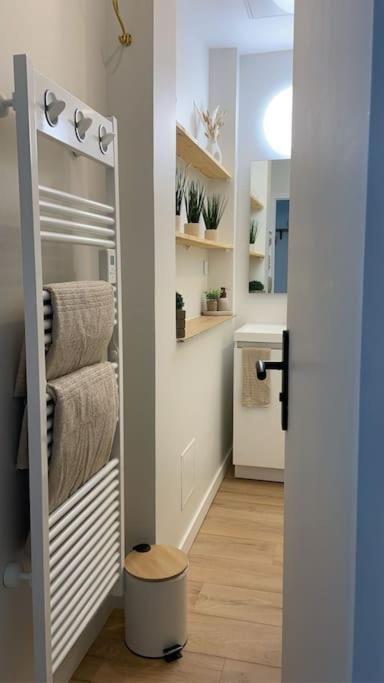 Joli Appartement Avec Parking - Proche Centre Ville Chartres Zewnętrze zdjęcie