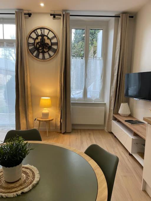Joli Appartement Avec Parking - Proche Centre Ville Chartres Zewnętrze zdjęcie